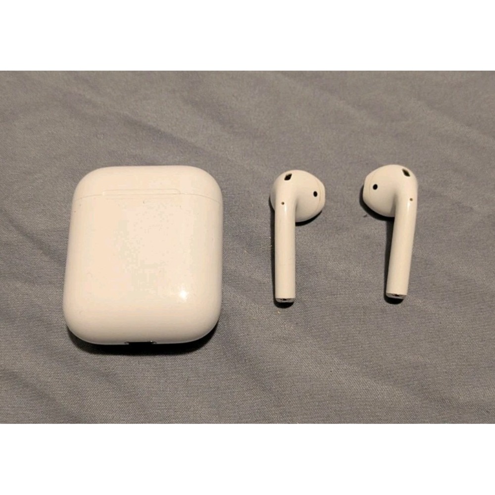 Apple AirPods (1st Generation) In-Ear Headsets with Charging Case - WORKING